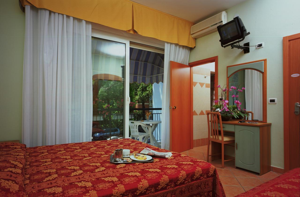 Mondial Hotel Cervia Buitenkant foto