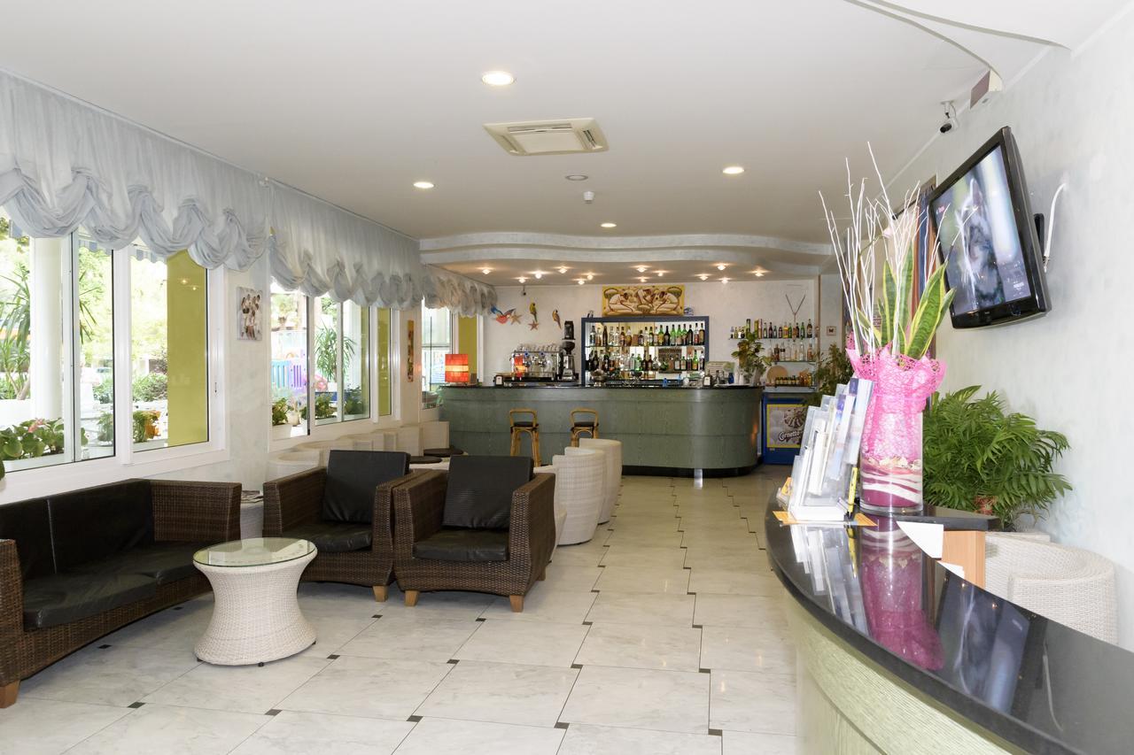 Mondial Hotel Cervia Buitenkant foto