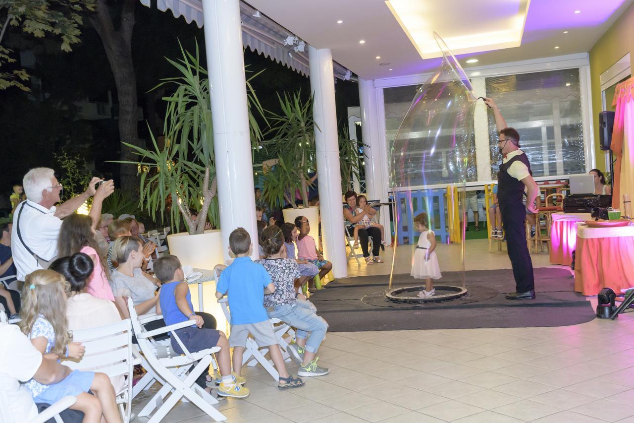 Mondial Hotel Cervia Buitenkant foto