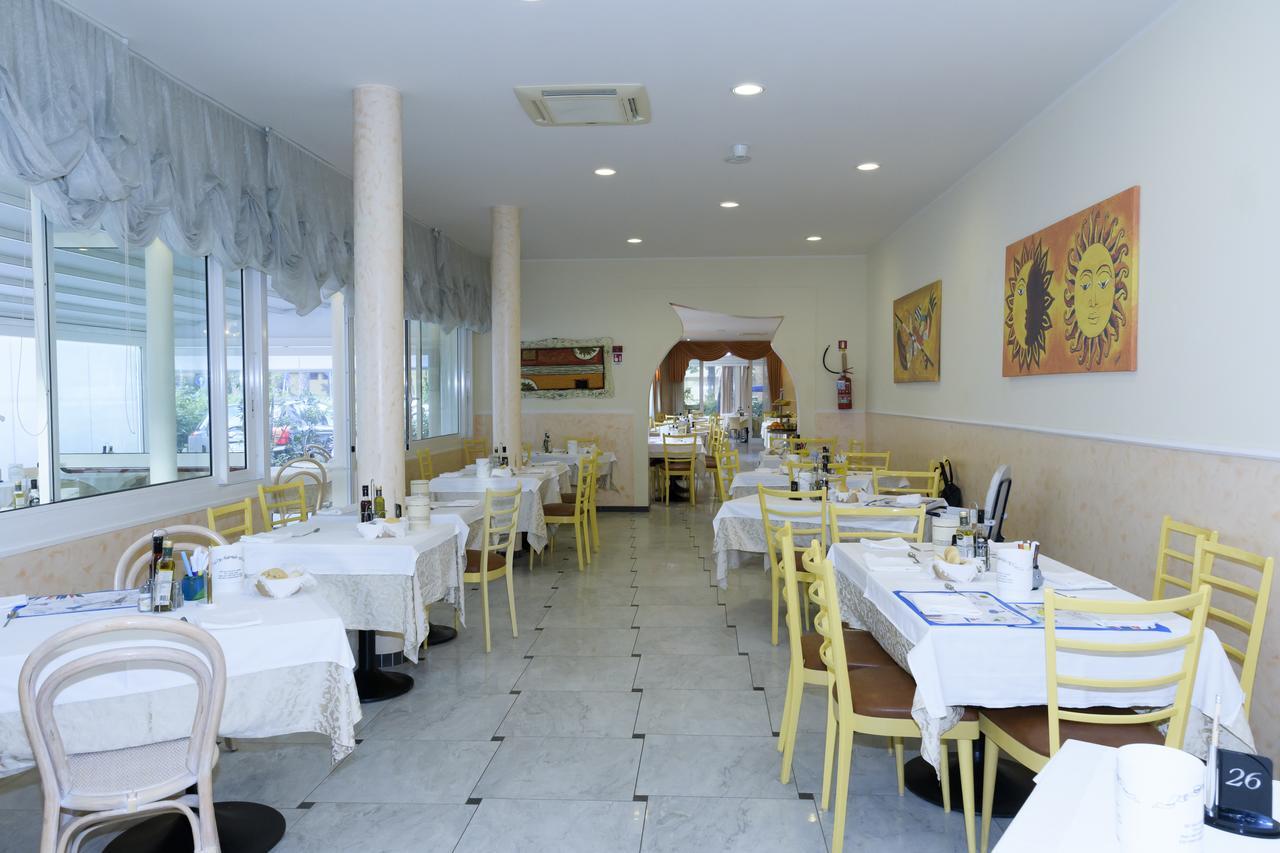 Mondial Hotel Cervia Buitenkant foto