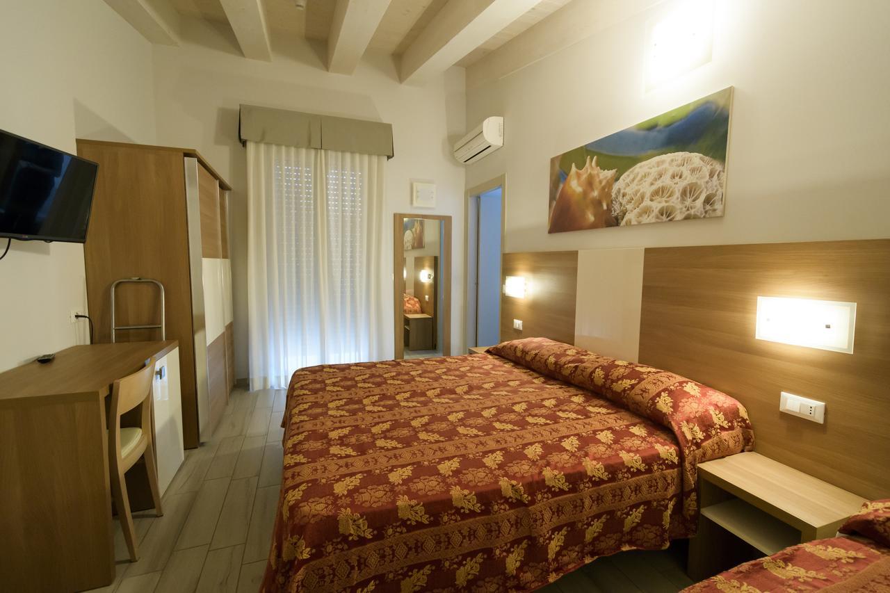 Mondial Hotel Cervia Buitenkant foto