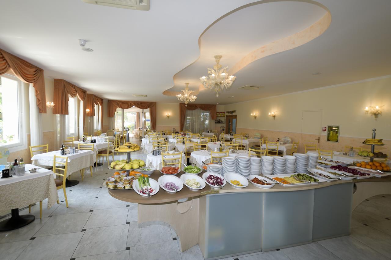 Mondial Hotel Cervia Buitenkant foto