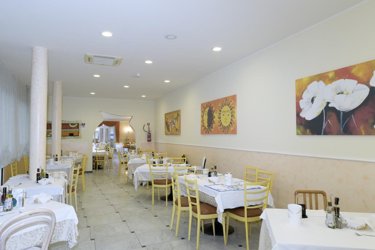 Mondial Hotel Cervia Buitenkant foto